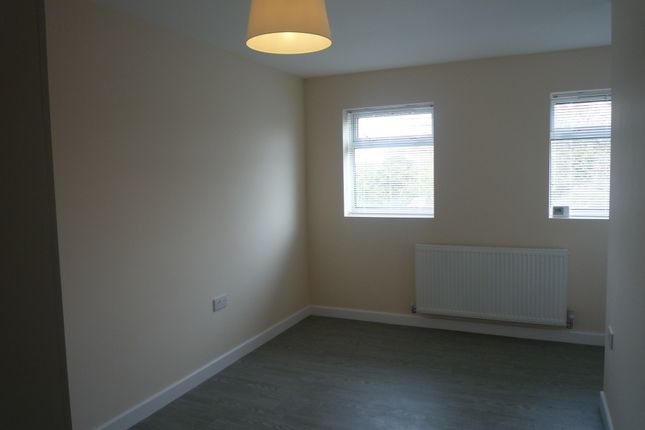 Flat 1 White Hart Cottage, Stone Cross, Penkridge, Staffs photo 5
