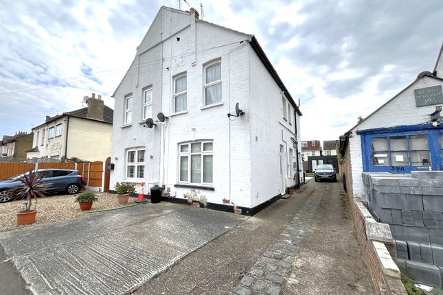 Thumbnail Flat to rent in West Road, Southend-On-Sea