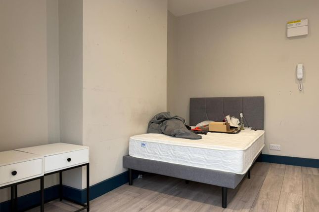 Flat 4, 22 Verdant Lane, London photo 4