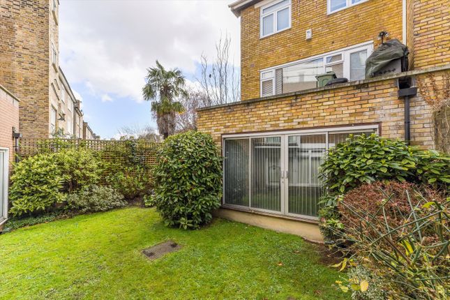 63, Meadowbank, London photo 4