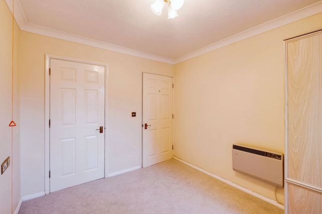 Flat for sale in Wellington Court, Bournemouth