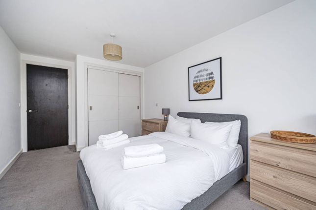 Flat to rent in Candy Wharf, Tower Hamlets, London