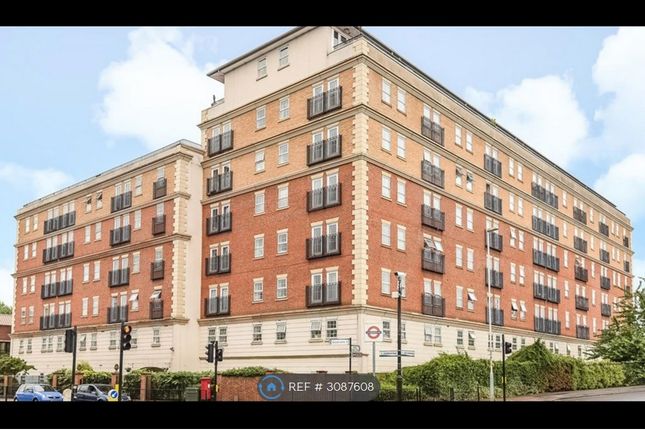2-bed flat on Prembroke  Road, Ruislip, £2,100/mo