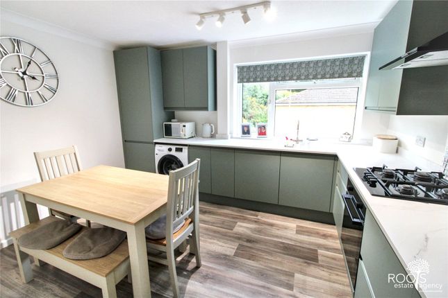 35, Gorselands, Berkshire photo 2