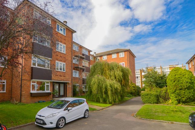 Thumbnail Flat for sale in Kenmore Close, Richmond
