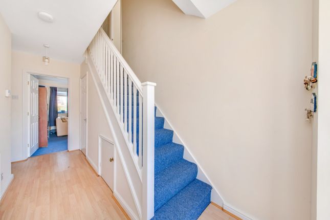 4, Helston Grove, Holmfirth photo 4