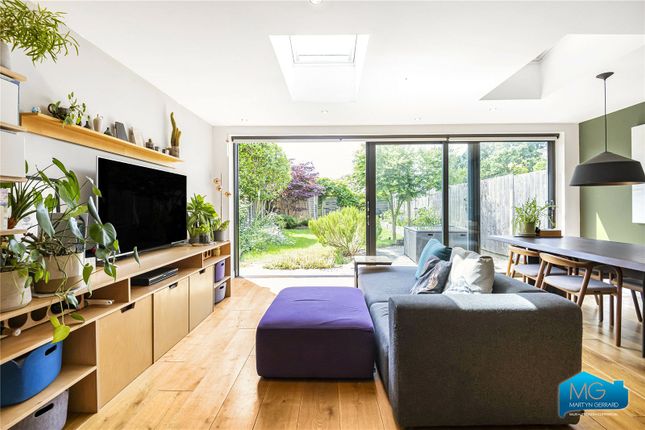 9 Mayfield Avenue,, Southgate, London photo 4