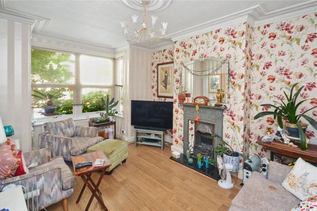 234, Cross Flatts Grove, West Yorkshire photo 2