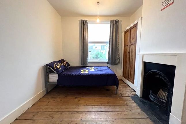 Terraced house to rent in Queens Park Road, Brighton