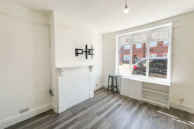 31, Ashton Road, Luton photo 2