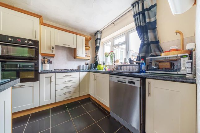 Link-detached house for sale in Faringdon, Oxfordshire