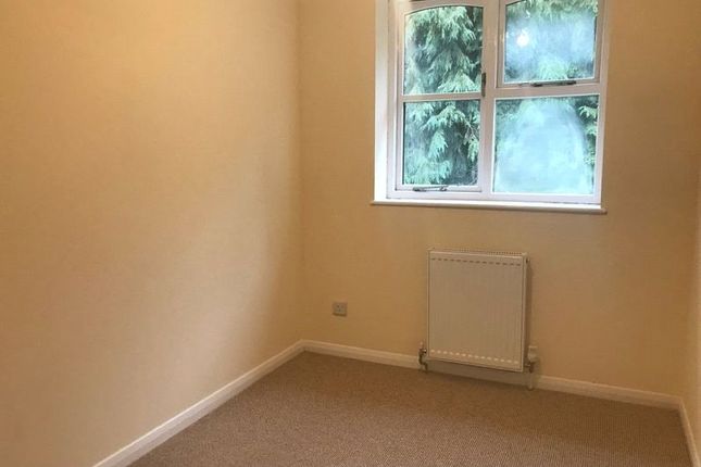 88, Wordsworth Mead, Surrey photo 5