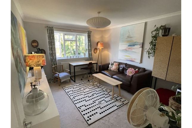 Flat for sale in Gloucester Road, Richmond