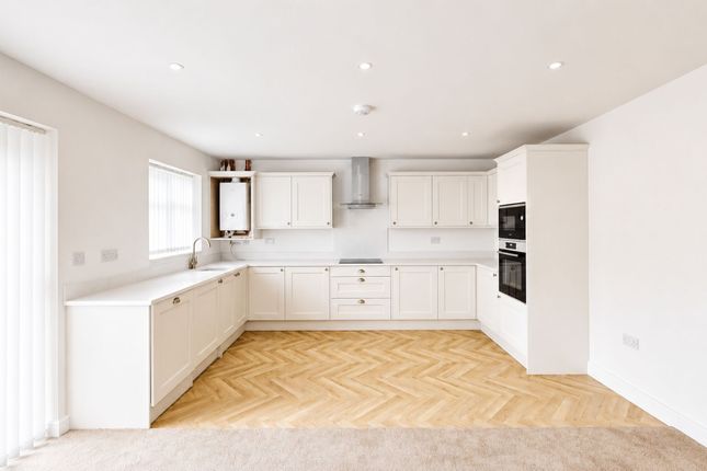 2 Kensington Grove, Westhoughton photo 4