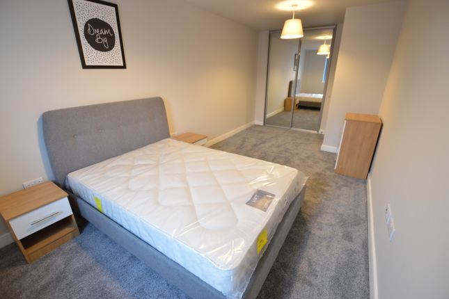 24, Flat 24, Iron House, Petersfield Ave, Slough photo 4