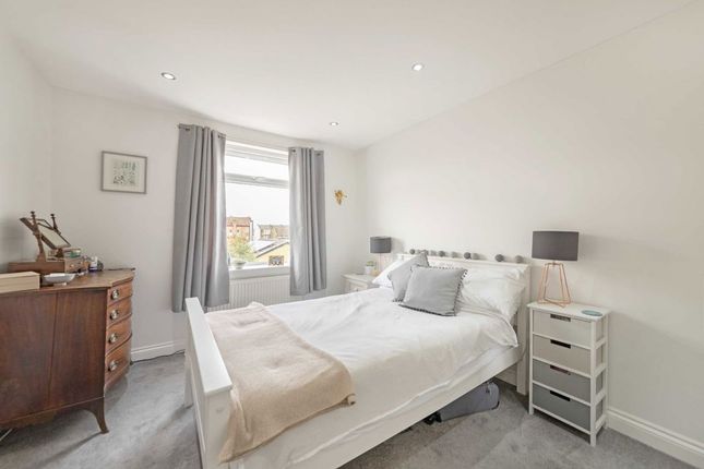 Flat 2, 105, Hamilton Road, London photo 4