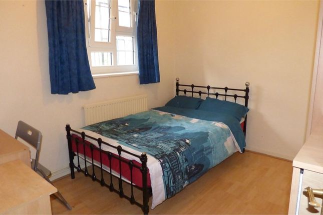 Room to rent in Greenland House, Stepney / Mile End, Ernest Street E1