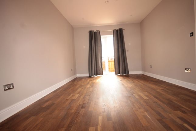 85, Vaughan Gardens, Ilford photo 2