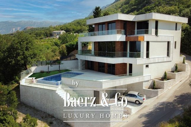 Villa for sale in 7Rmq+V9H, Mediteranska, Budva, Montenegro