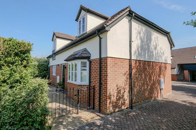 Thumbnail Flat to rent in Chapel Lane, Benson