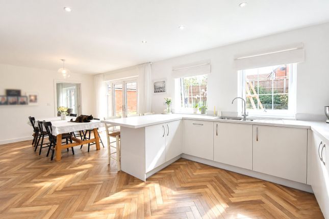 7, Barker Crescent, Hampshire photo 4
