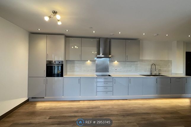 Flat, May House Sydney Road, Watford photo 3