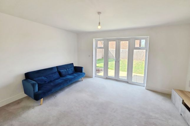 280, PETERBOROUGH photo 4