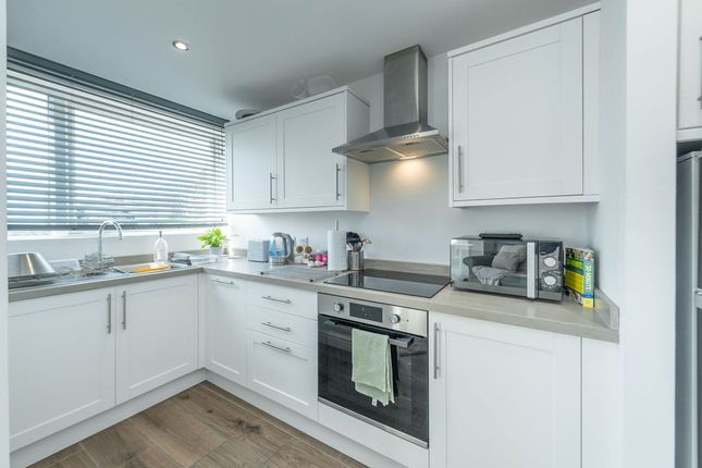 60 Storthwood Court, Sheffield photo 3