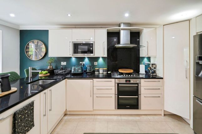 11, Reins Croft, Neston photo 4
