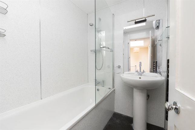 Flat-2-57-Queens-Road-Bs8-1Ql-21.Jpg