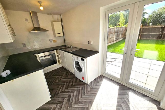 33, Herons Court, Nottingham photo 3