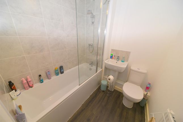 Flat for sale in Cowdray Court, Tanners Way, Birmingham