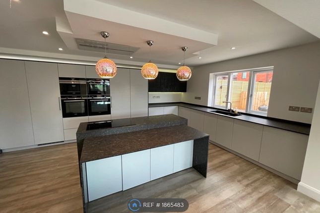 6-bed detached on Exeter, £8,450/mo