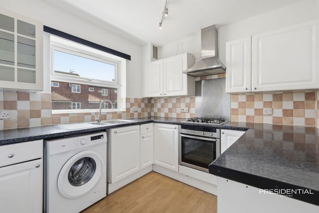 59 Kingsley Road, Loughton photo 2