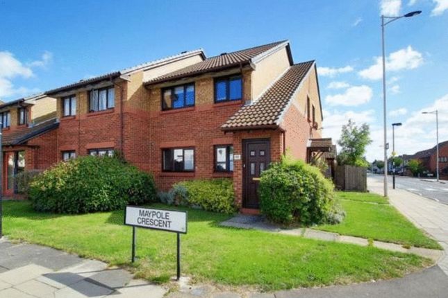 Maisonette to rent in New North Road, Hainault IG6