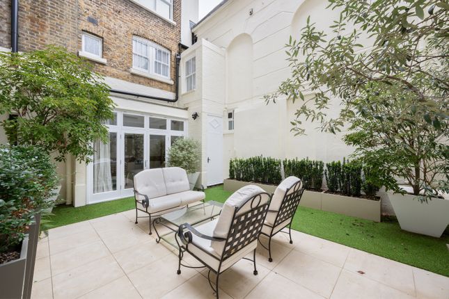 Thumbnail Flat for sale in Montagu Square, London