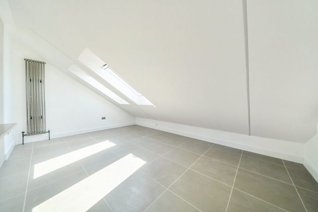 Second Floor Flat, 17, Willcott Road, Acton photo 2