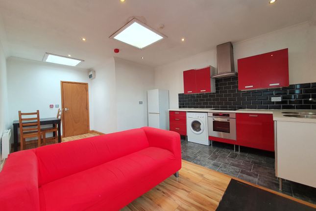 Rolland Reynolds House, Cardiff photo 3