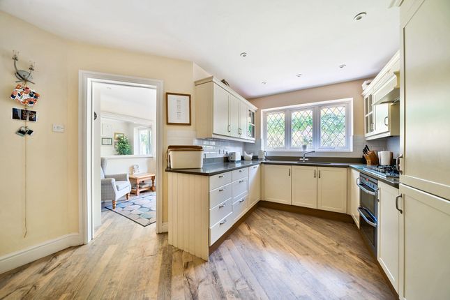 2 Mitchell Gardens, Horsham photo 2