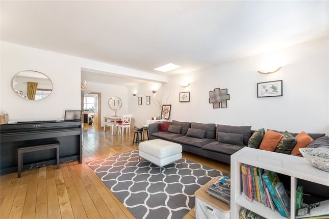 Thumbnail Terraced house for sale in Hartfield Crescent, London