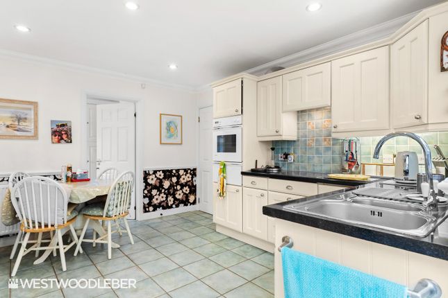 Woodbridge, Eldon Road, Hoddesdon photo 4