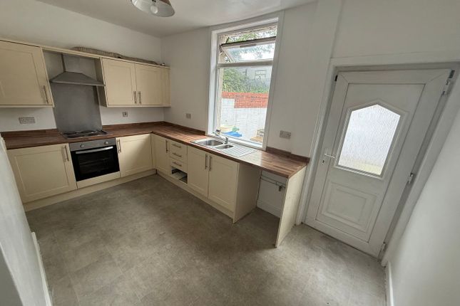 2, William Street, Radcliffe, Manchester photo 3