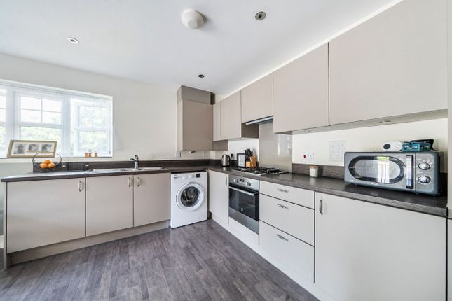 Flat One, Summerwood, Crawley photo 4