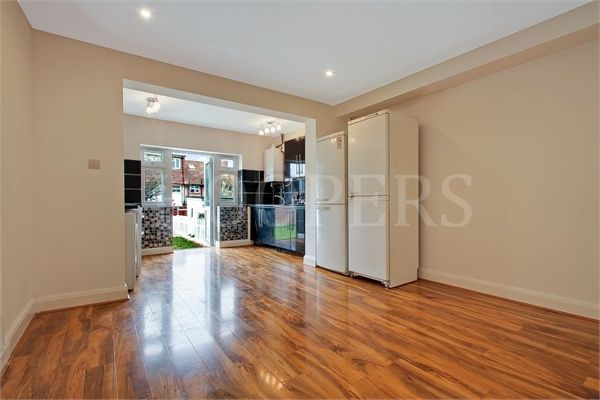 74, Warren Road, London photo 4