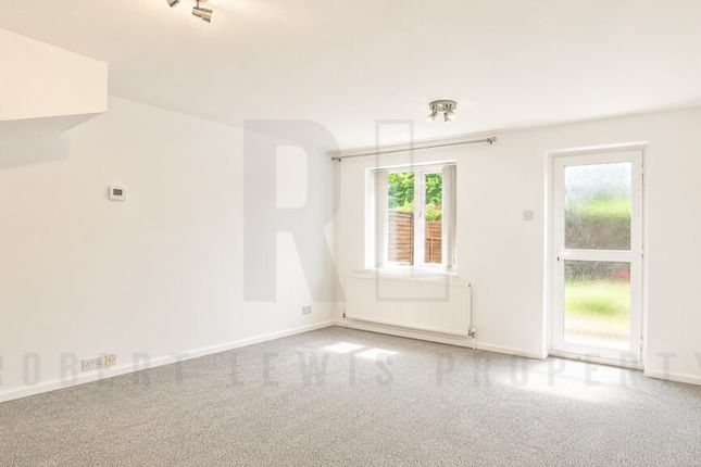 18, Bray Close, Borehamwood photo 3