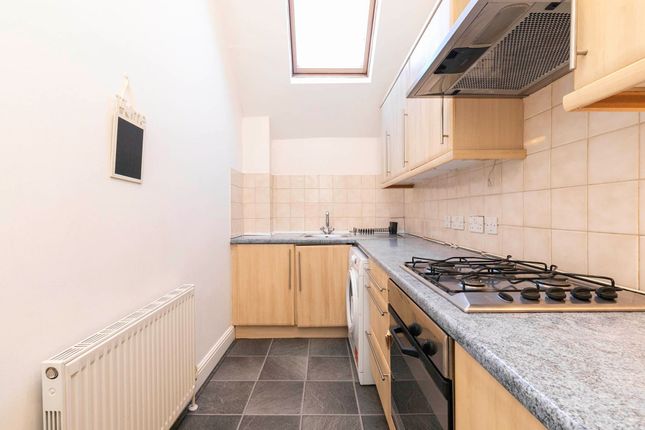 Flat 5, 270 Willesden Lane, London photo 5