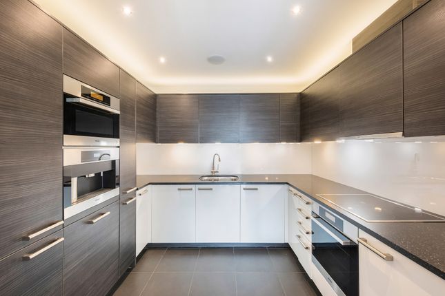 Thumbnail Flat for sale in Townmead Road, London