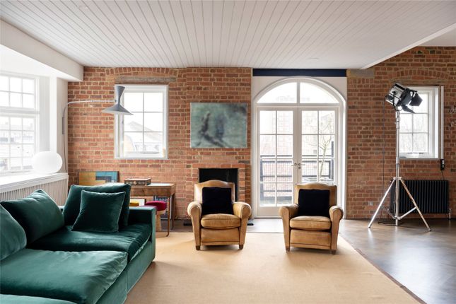 Flat to rent in Old Library, Battersea High Street, London