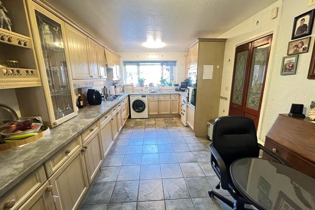 31, Staverton Road, Northamptonshire photo 3