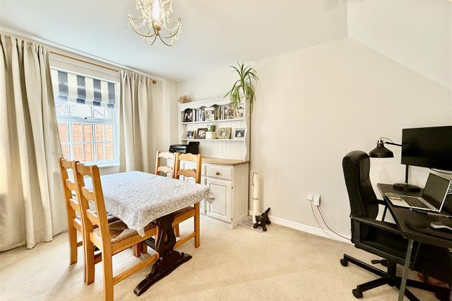 25, Scorhill Lane, Swindon photo 4